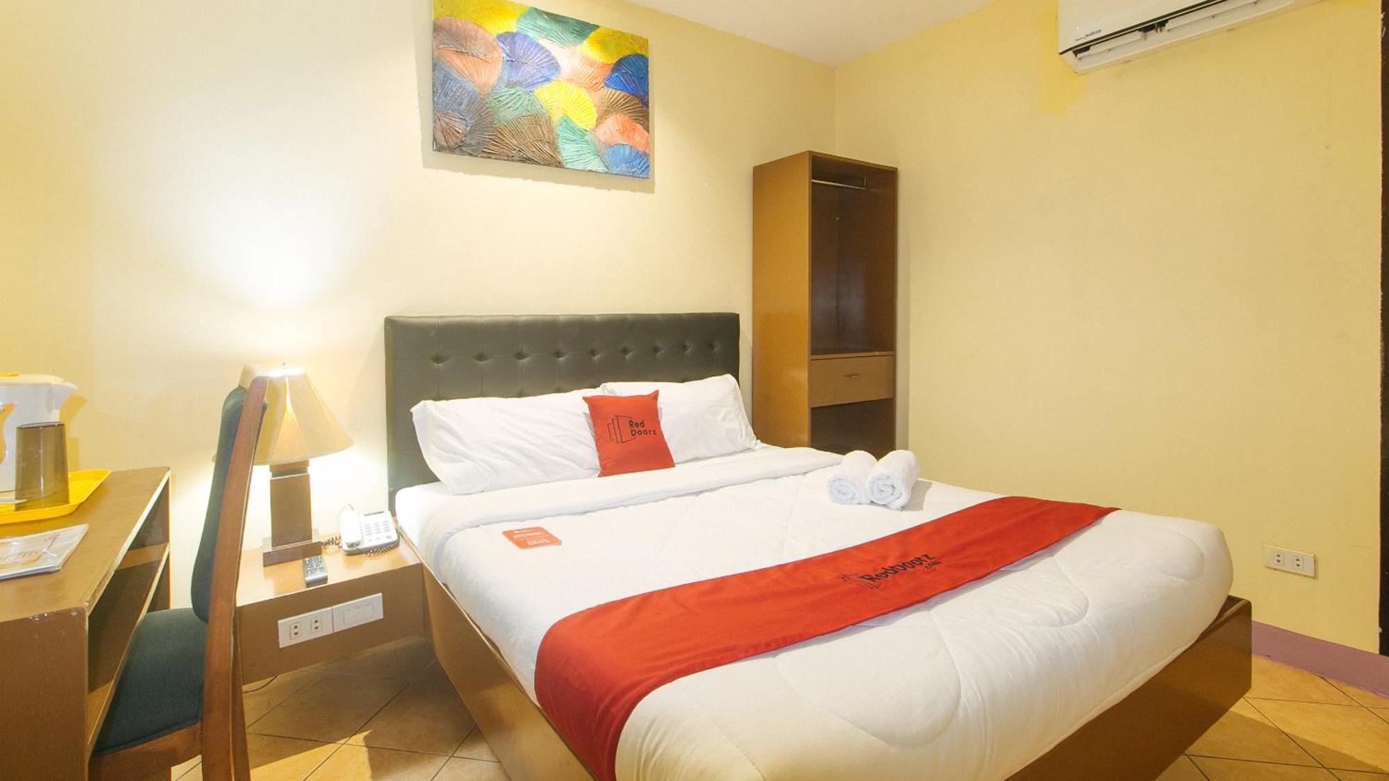 Reddoorz At Comfy Inn Ermita מנילה מראה חיצוני תמונה
