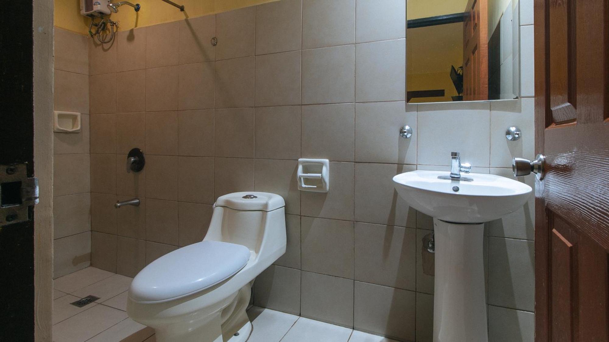 Reddoorz At Comfy Inn Ermita מנילה מראה חיצוני תמונה